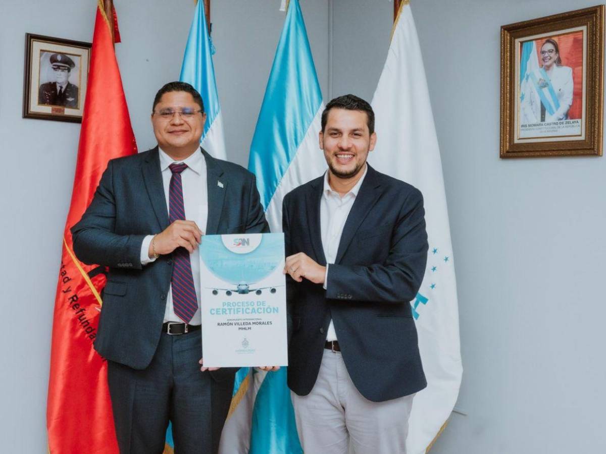 Institución del Estado tiene banderas de Libre y fotos de Rixi Moncada en sus oficinas