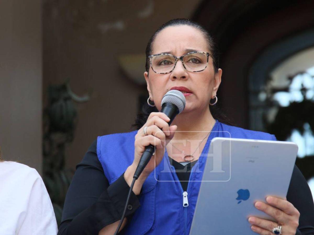 El momento en que Ana García volvió a colocarle el anillo de matrimonio a JOH: Póngame ese anillo de vuelta