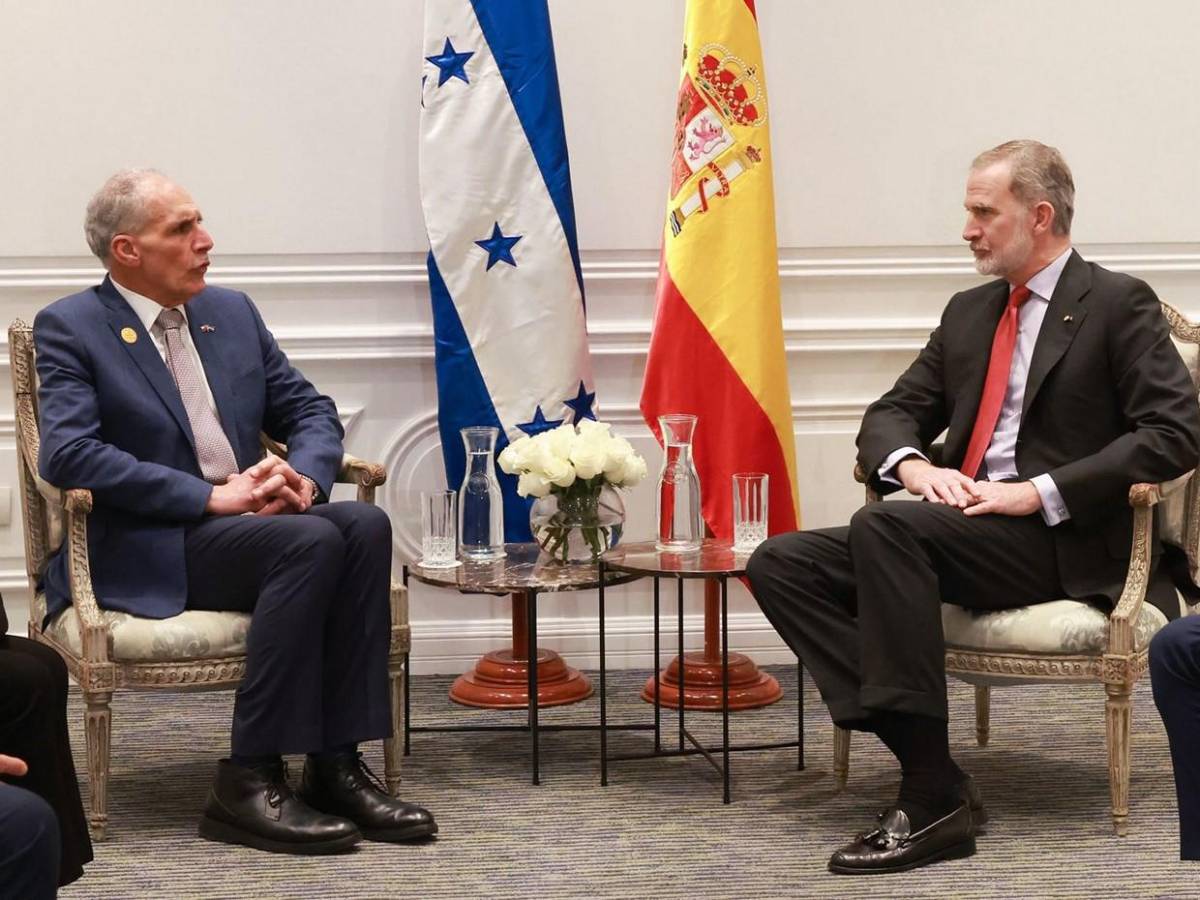 Nasry Asfura se reúne con el rey Felipe VI y José Antonio Kast previo investidura en Chile