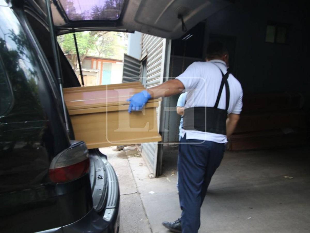 Entregan a familiares dos de los tres cuerpos carbonizados en El Cimarrón