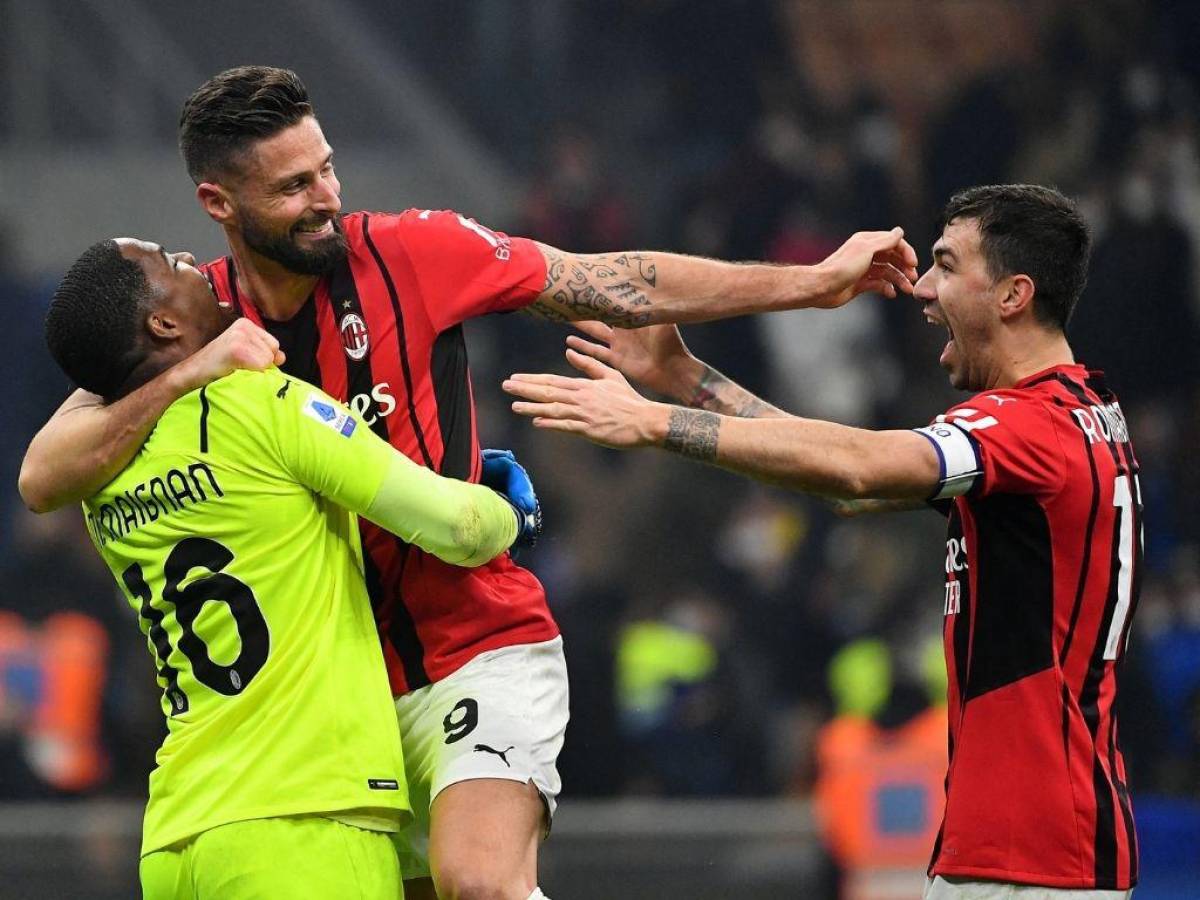 Doblete de Giroud le da triunfo al Milan en derbi ante el Inter