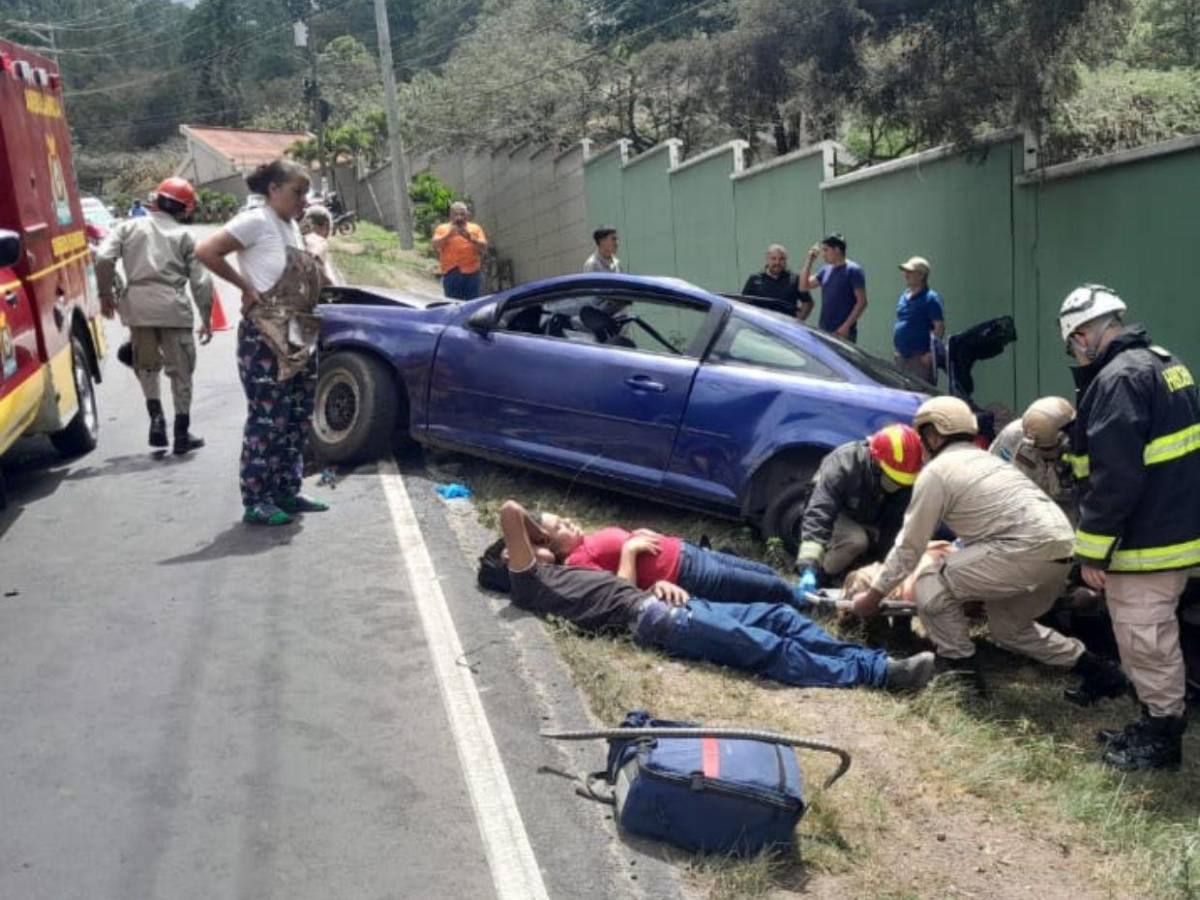 Las imágenes del accidente de dos vehículos en Valle de Ángeles; hay 6 heridos