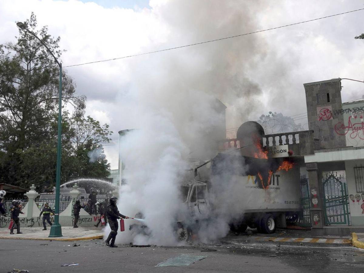 Impactantes imágenes del camión incendiado en Ciudad de México