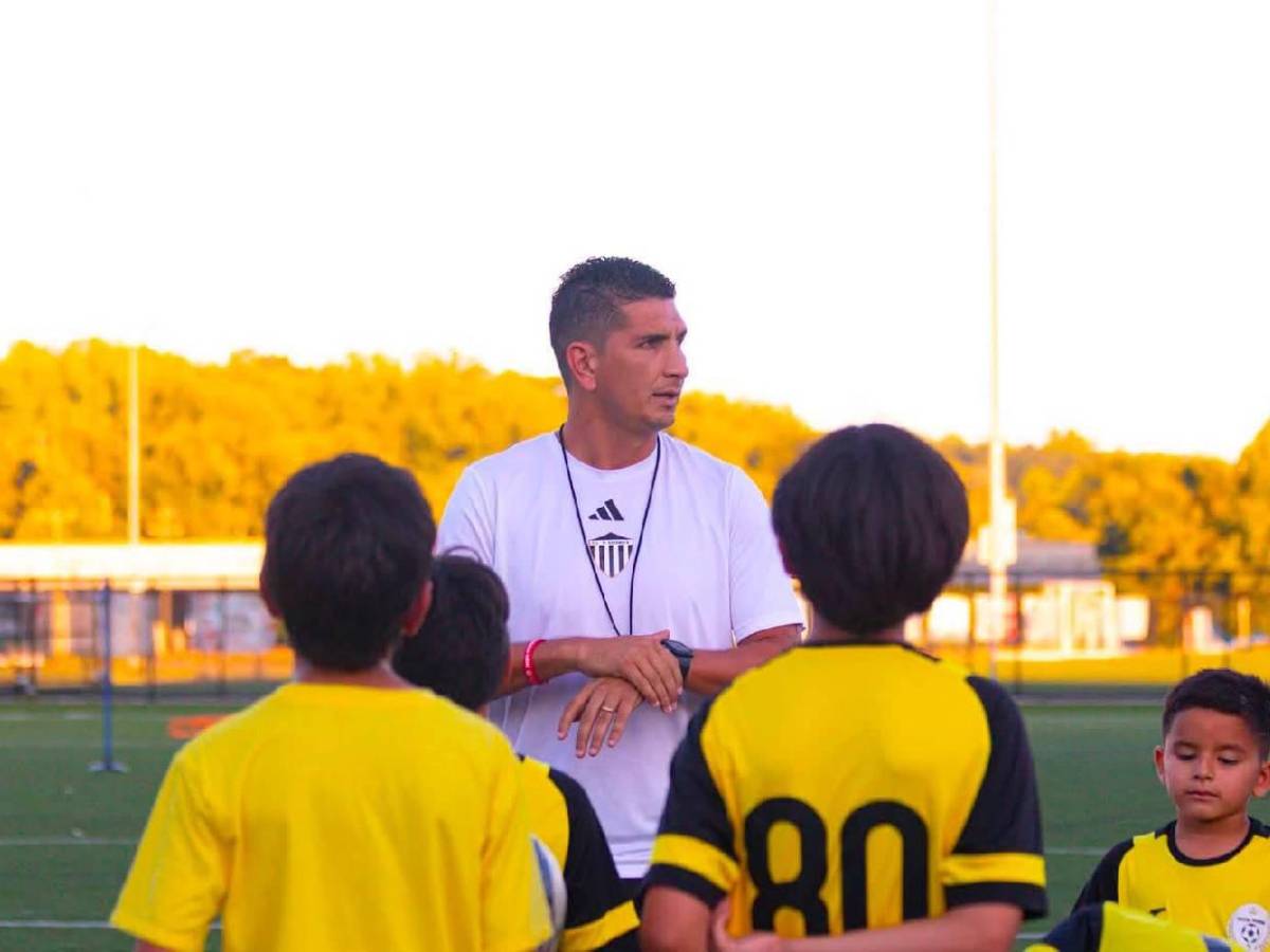 Se retiró del fútbol y sorprende con su nuevo trabajo en Estados Unidos: así es la vida de Johnny Leverón