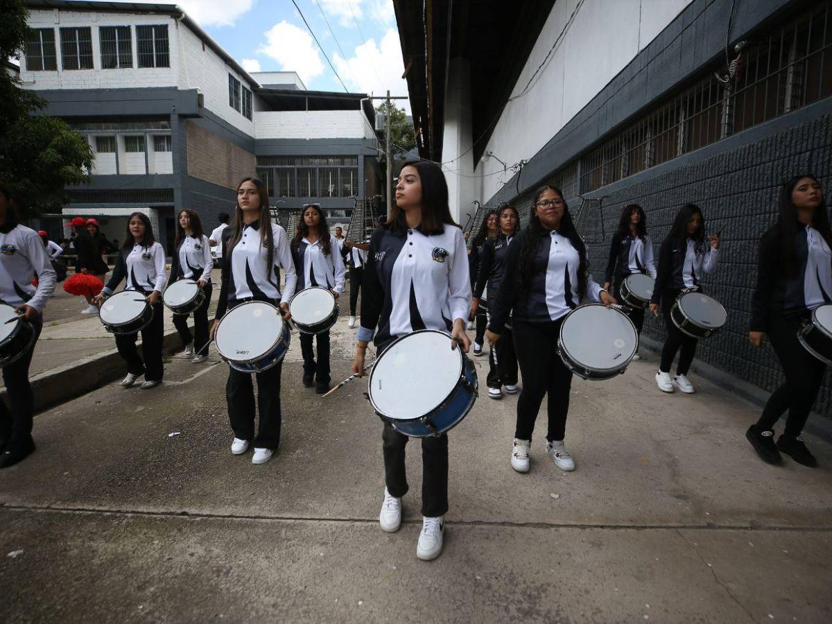Con casi 60 integrantes, banda de guerra del ICVC dará espectacular show en desfiles