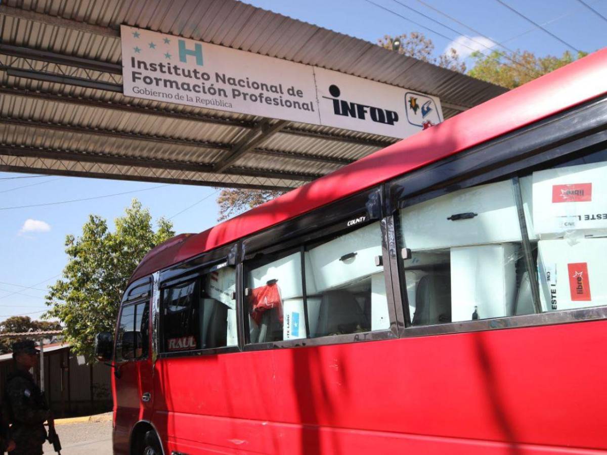 En buses colectivos y camiones empieza a retornar las maletas electorales al Infop