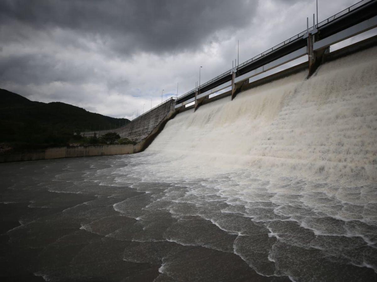 Tras fuertes lluvias, represas Los Laureles y Concepción alcanzan sus niveles máximos