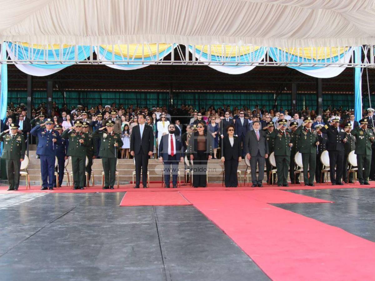 Así se desarrolla la ceremonia de traspaso de mando de las FF AA