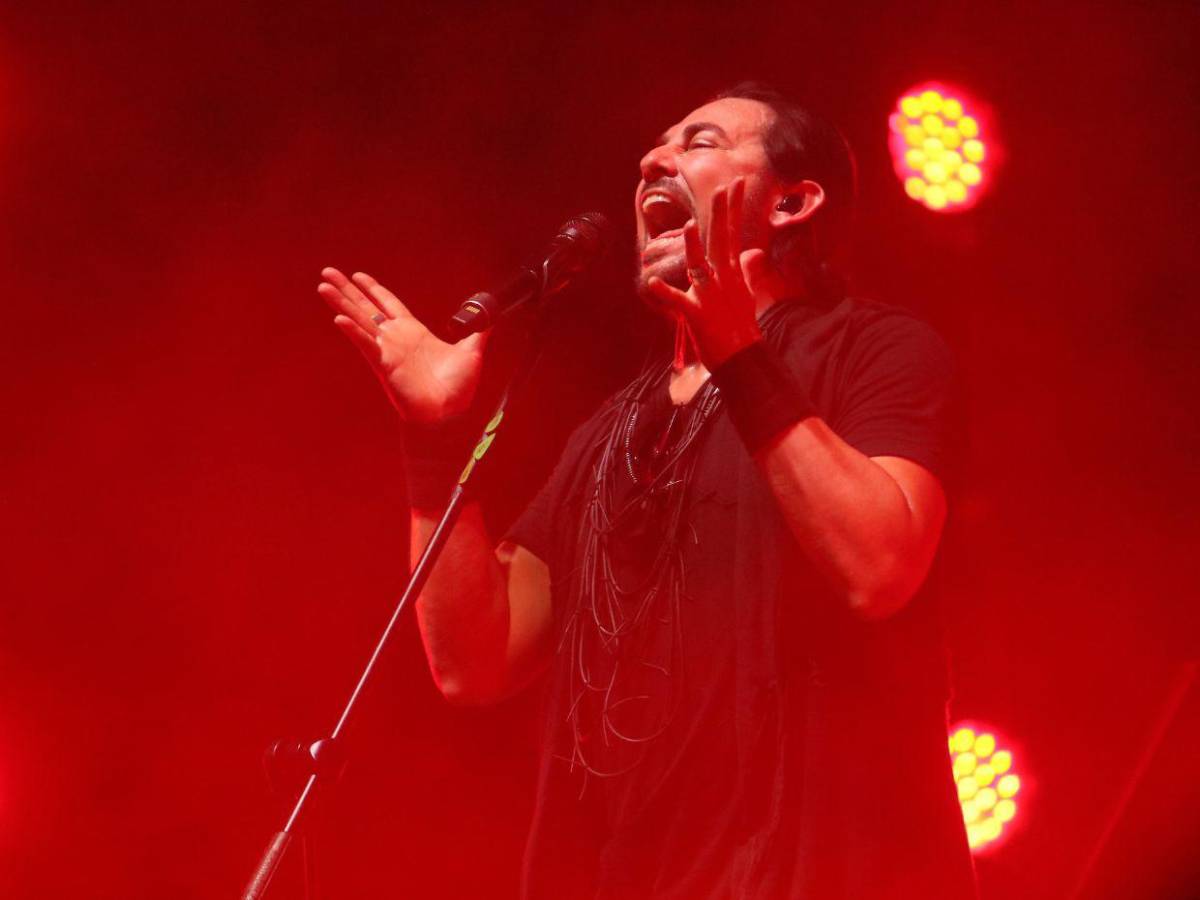 Las mejores imágenes del concierto Acústico de Beto Cuevas