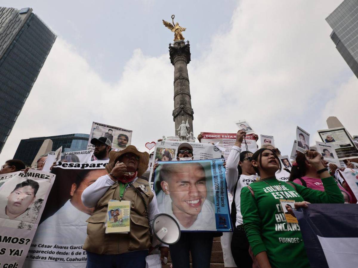 Madres mexicanas marchan el Día de las Madres para exigir justicia por sus hijos desaparecidos