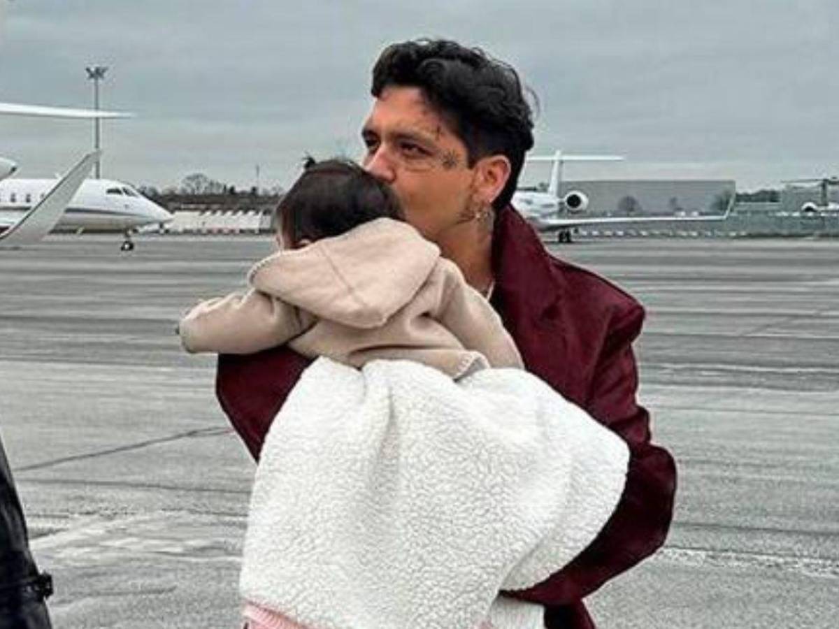 Christian Nodal presume su amor tras ausentarse del festejo de su hija