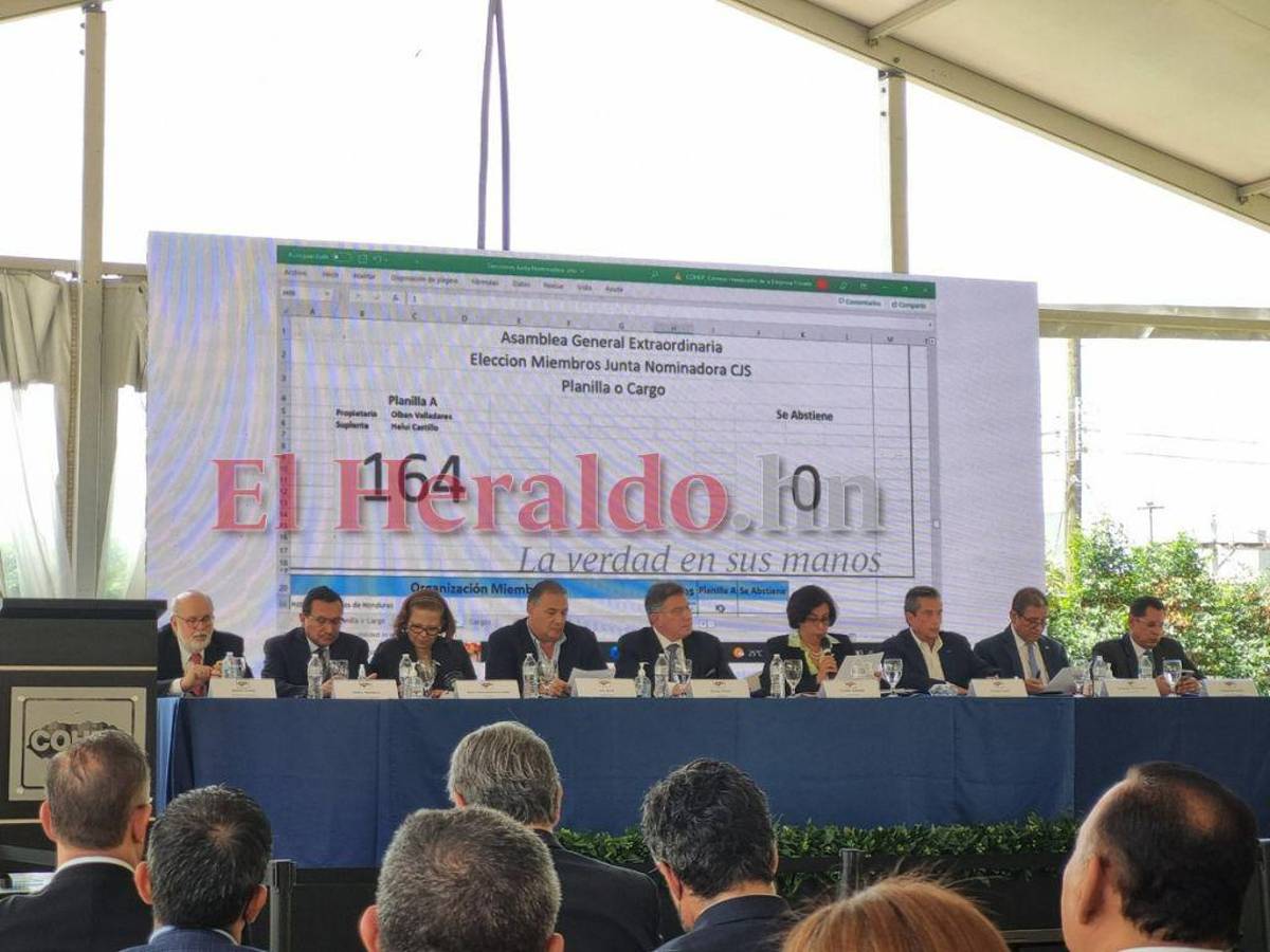 Los asistentes a la asamblea votaron de forma unánime.