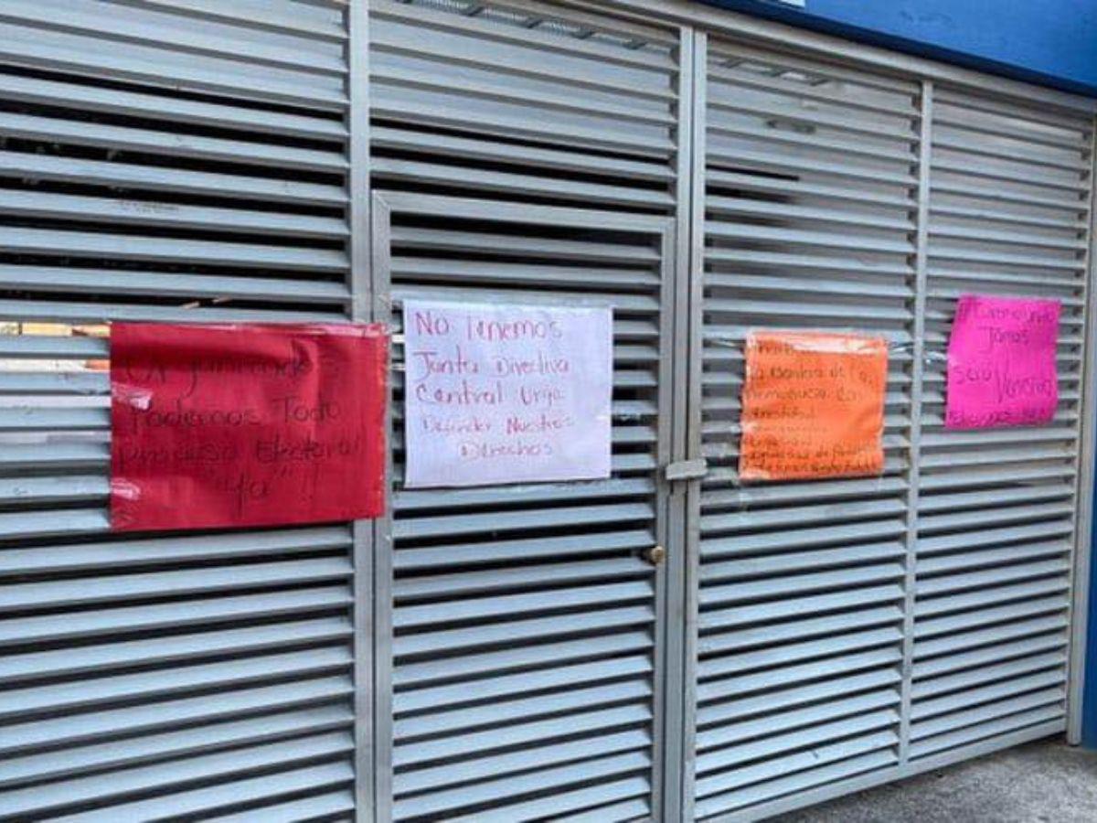 Agremiados del Colegio Profesional de Enfermería exigen una junta directiva