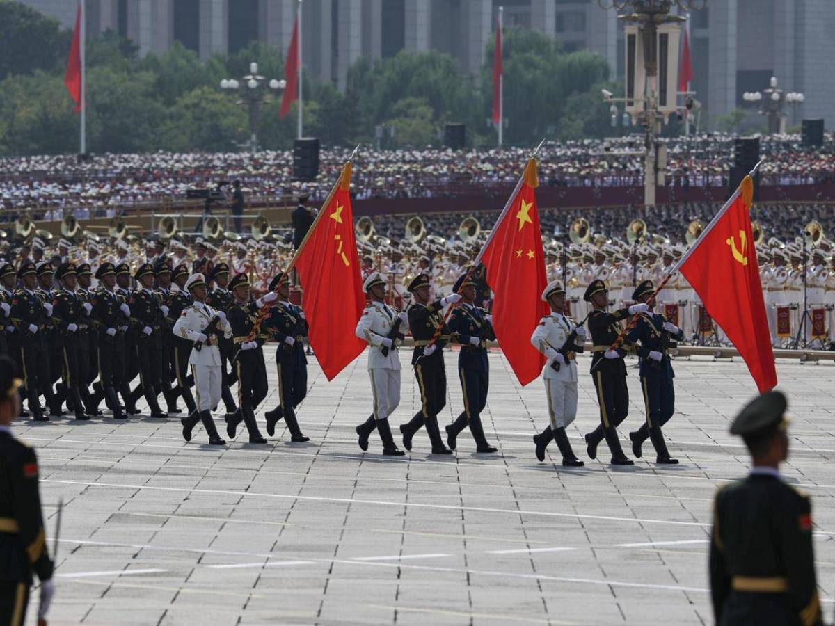 China saca músculo en un desfile militar en el que advierte de su imparable avance
