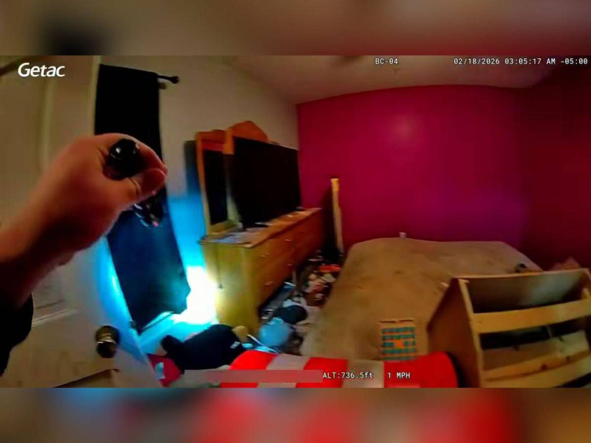 Entre heces y basura: el horror que vivían dos niños rescatados por la policía en EE UU