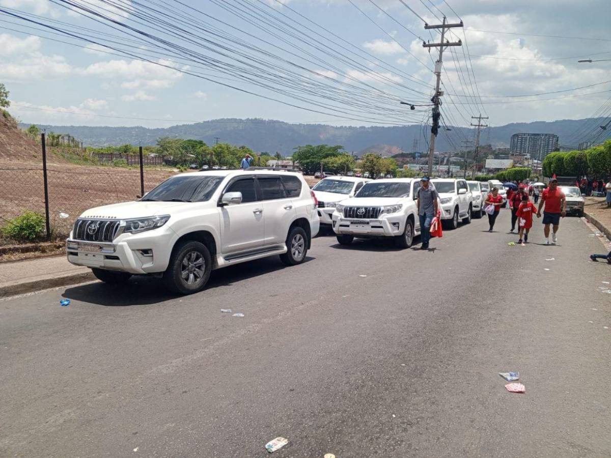El nieto con el sombrero, figuras que resurgen y polémica revista: curiosidades en asamblea de Libre