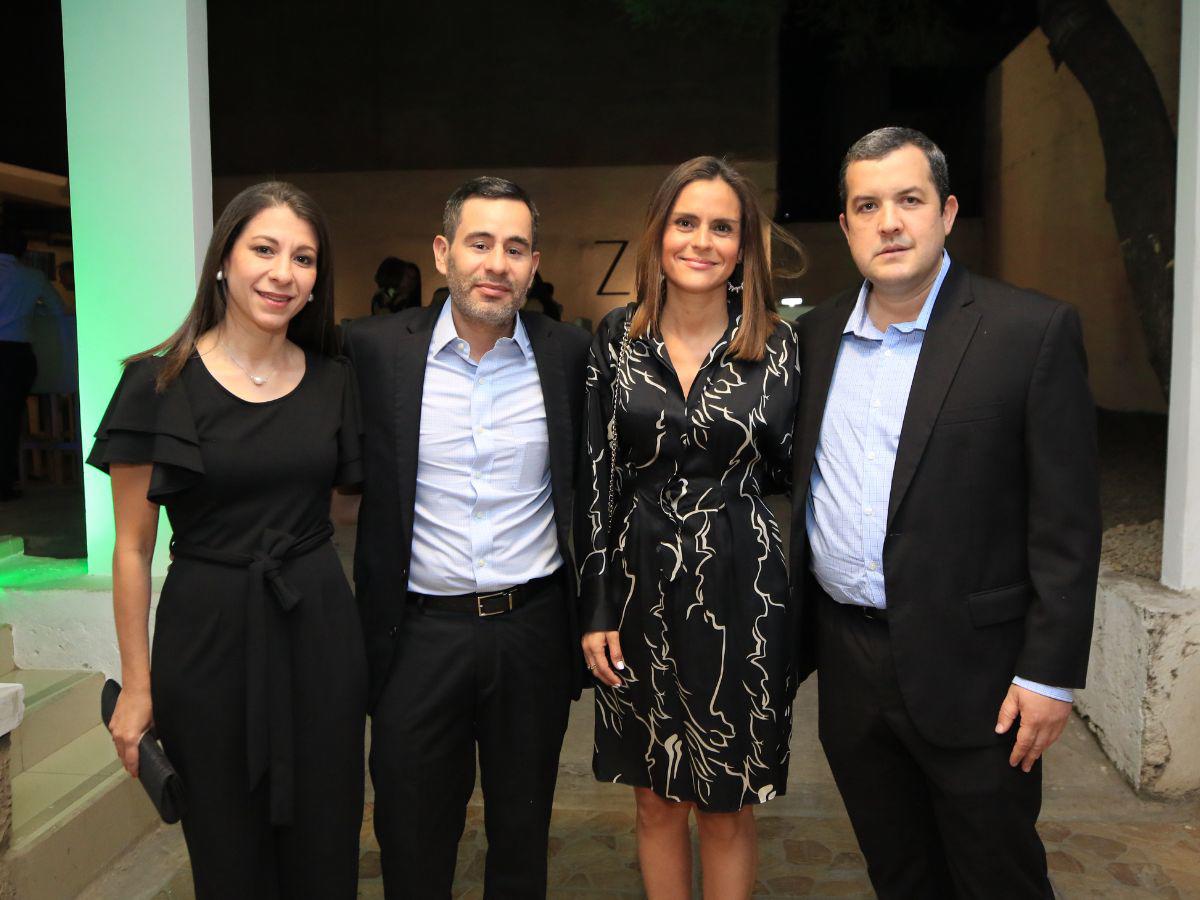 Refinado brindis por el lanzamiento de Zima Uno