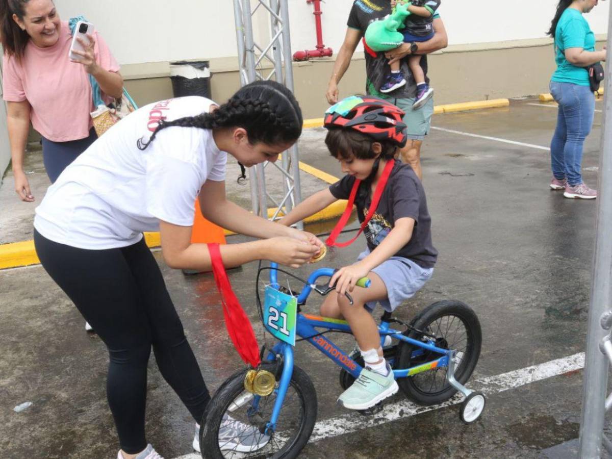 Pequeños brillan con entusiasmo en la Vuelta Infantil 2025