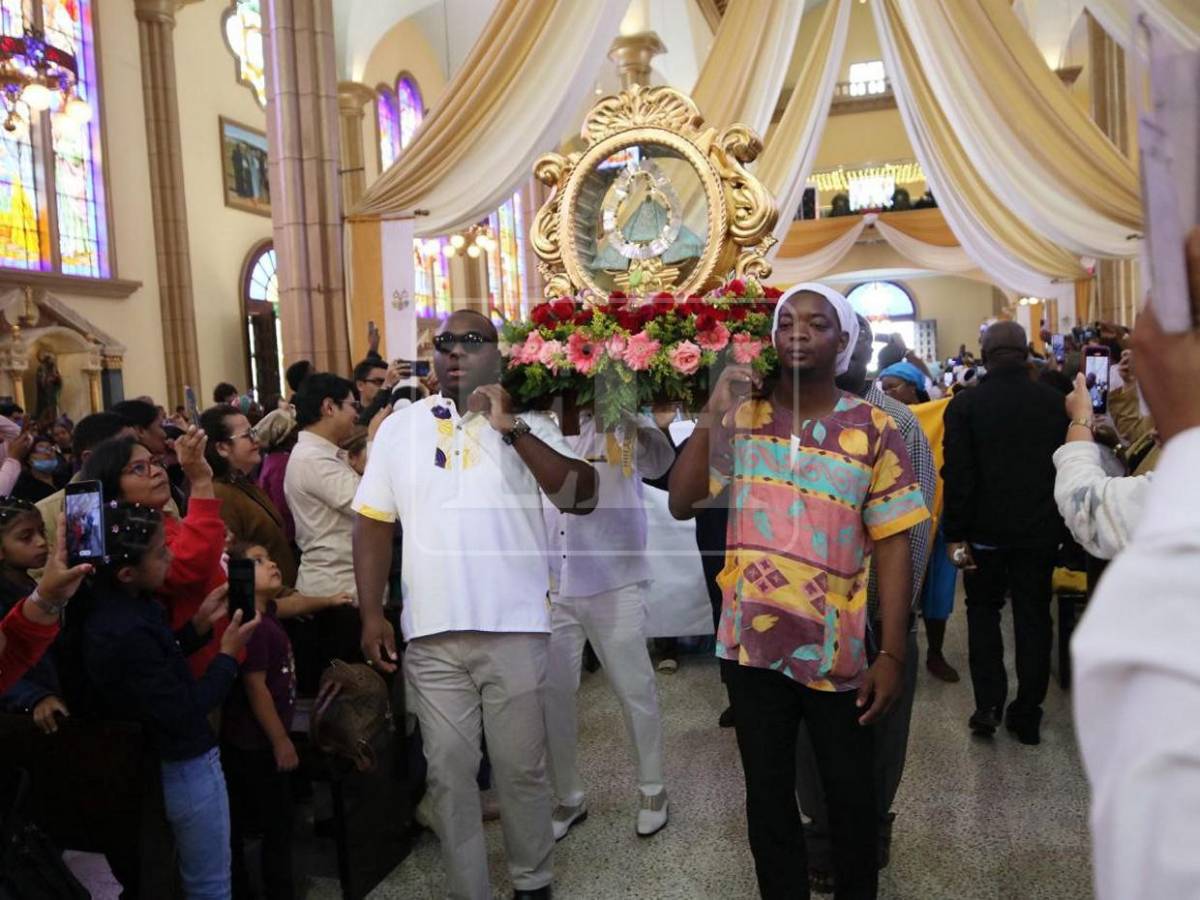 Con kazzabe y música ancestral, garífunas rinden devoción a la Morenita