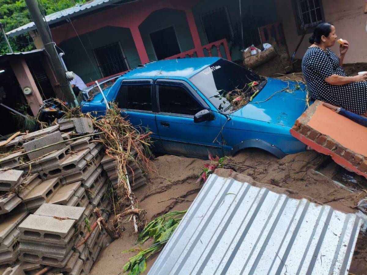 No vi esto ni en el Mitch: más de 15 carros arrastrados y casas derrumbadas en Río Abajo