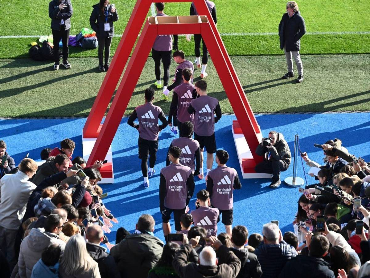 Real Madrid arropa a su afición y despierta ilusión en su penúltima práctica