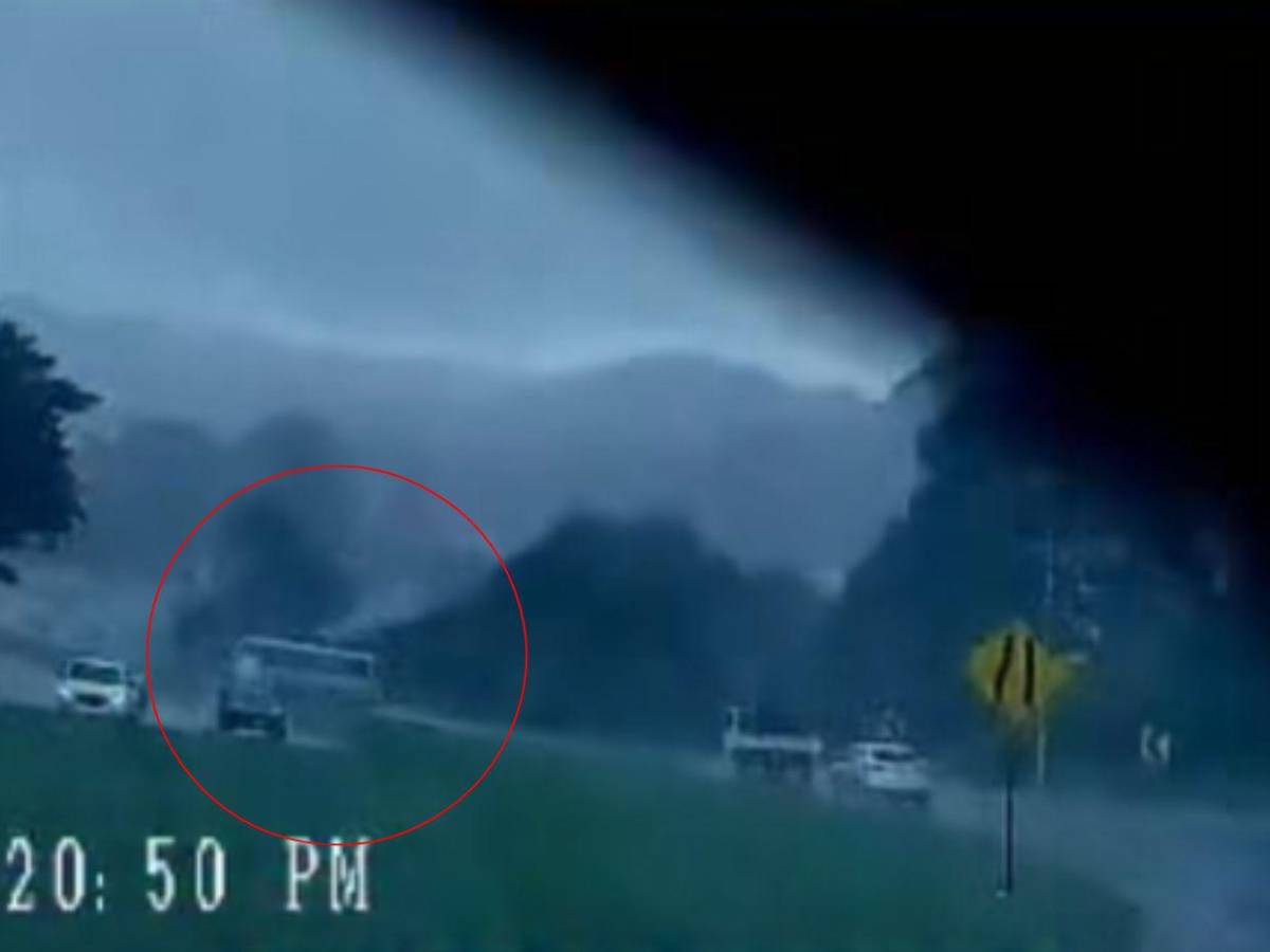 Dio varias vueltas: cámaras captaron el momento en que rapidito se volcó en El Durazno