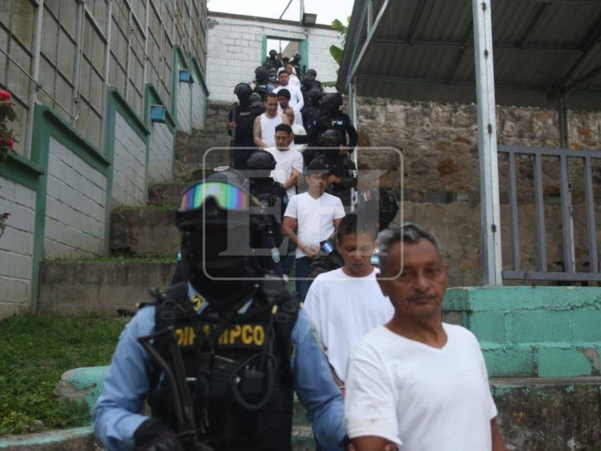 Trasladan a 35 reos de alta peligrosidad para frenar extorsiones desde cárceles