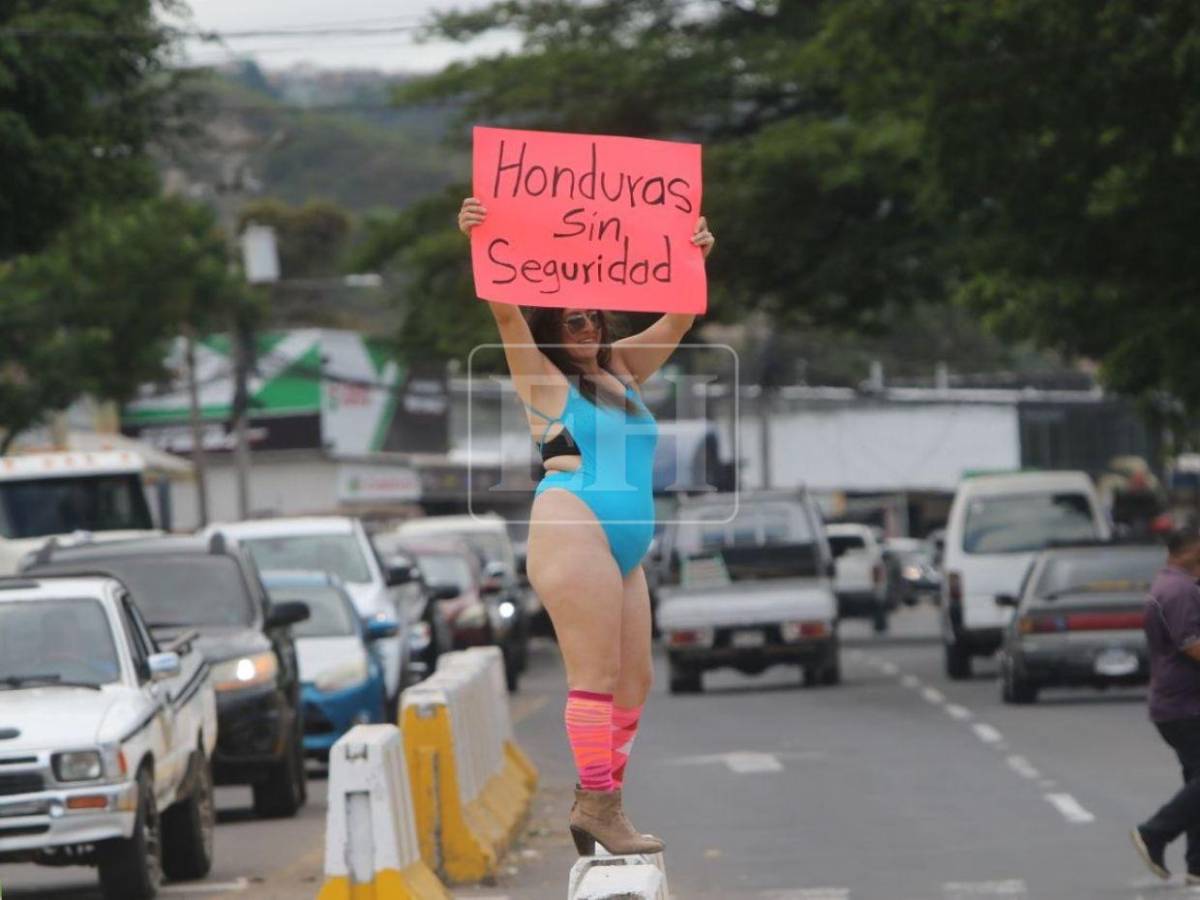 Honduras sin seguridad: Nueva protesta de doctora Floridalia Aguilar en salida al sur