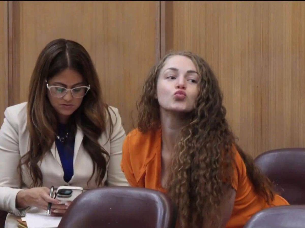 Modelo Courtney Clenney se declara culpable de matar a su novio; enfrentará seis años de prisión