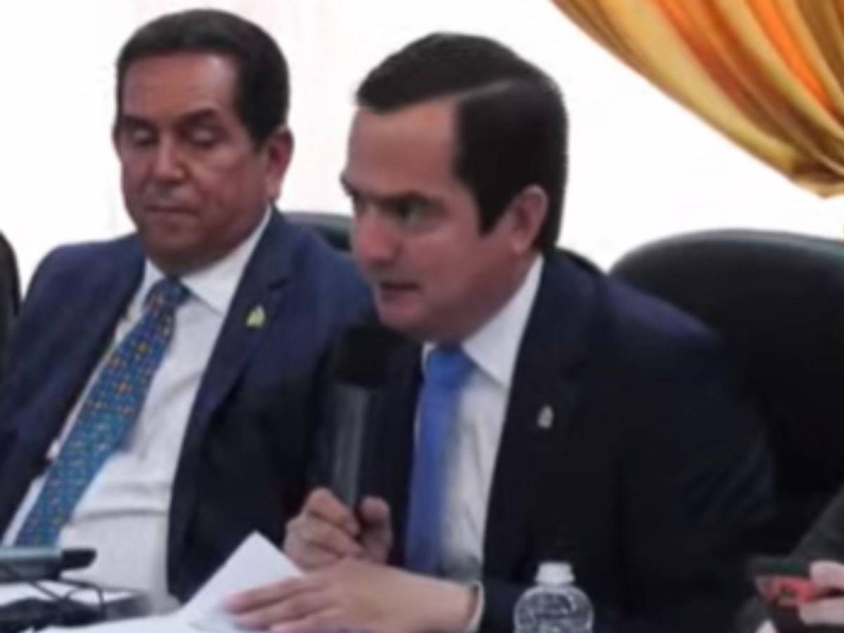 En fotos: Johel Zelaya responde ante comisión investigadora en proceso de juicio político