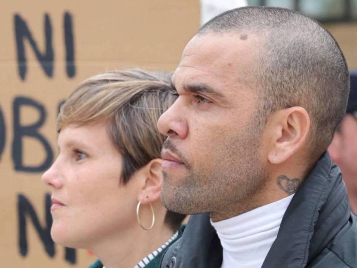 Agente de Memphis Depay desmiente información del caso Dani Alves