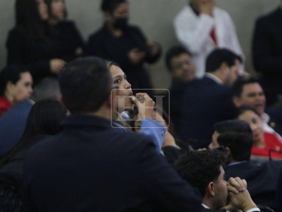 Diputados de Libre sacan silbatos en medio de lectura de denuncias de juicio político