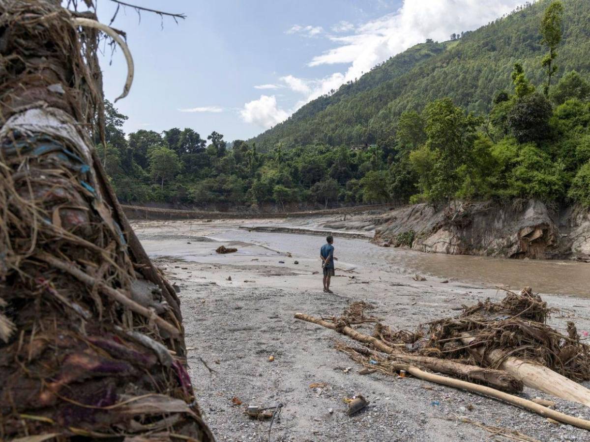 Destrucción en Nepal: riada suma más de 800 muertos y llegan rescatistas internacionales