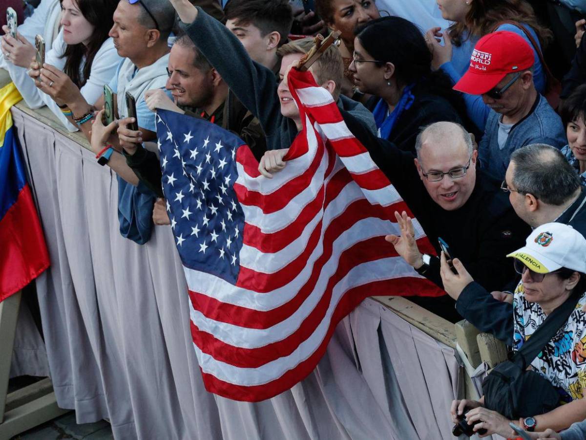 Multitud histórica: más de 150,000 personas recibieron al Papa León XIV