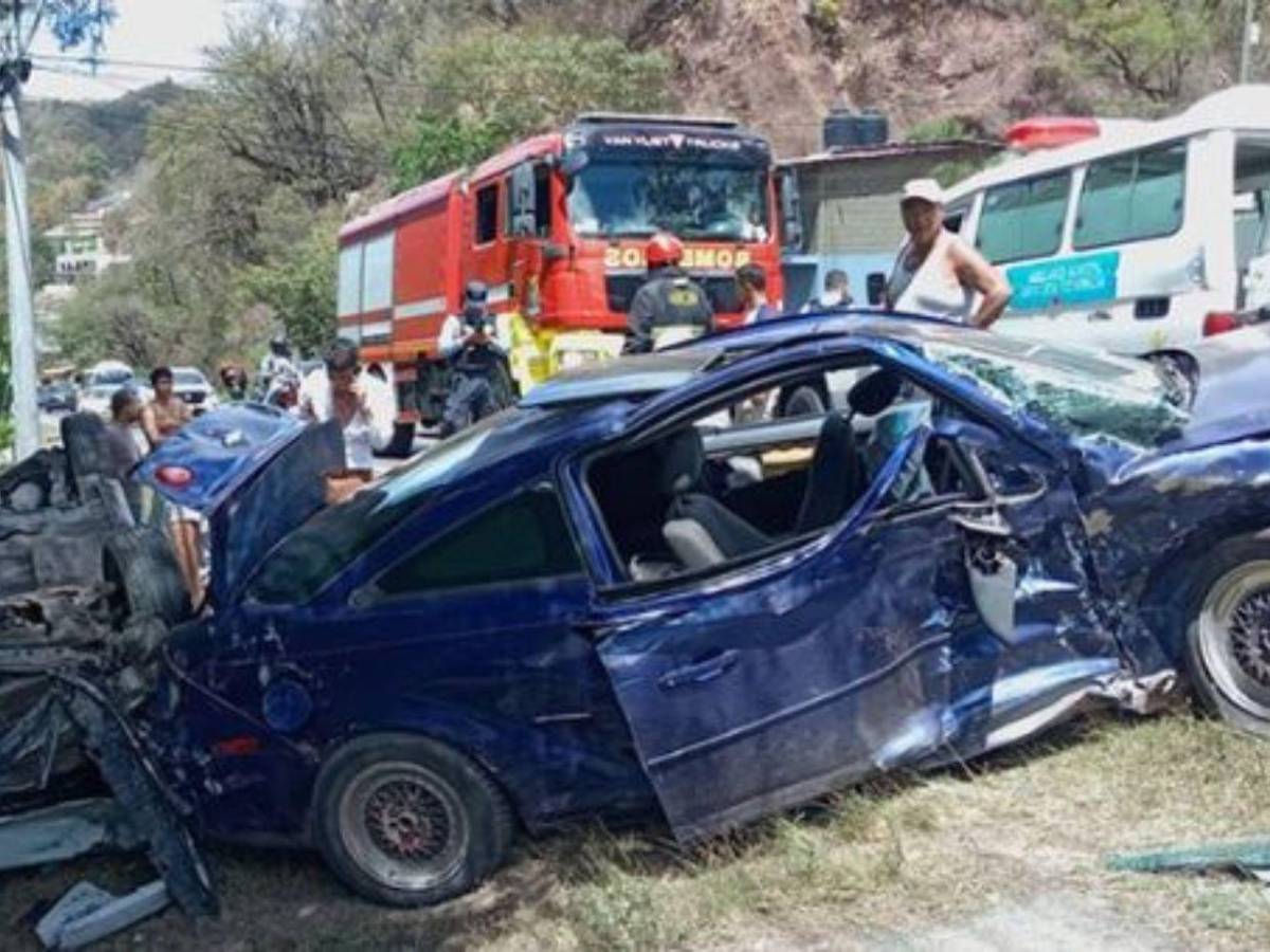 Las imágenes del accidente de dos vehículos en Valle de Ángeles; hay 6 heridos