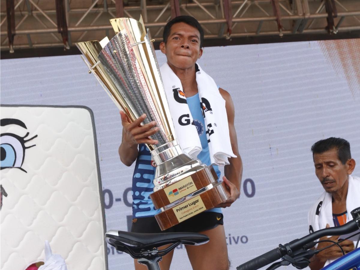 Salvadoreño Benjamín Jiménez conquista la 48 Maratón de La Prensa