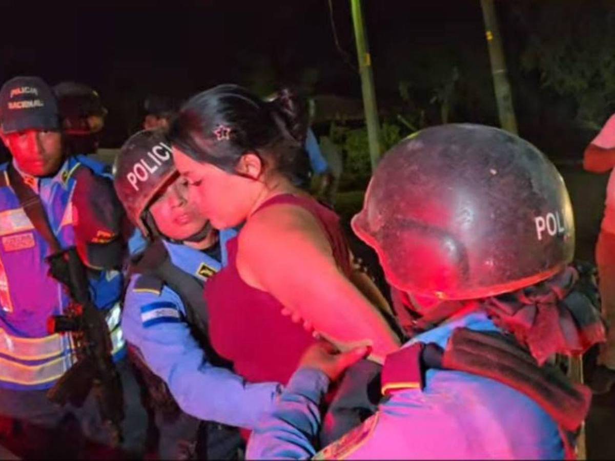 Caos en Cofradía, Cortés: Protestas por combustibles terminan en enfrentamientos y saqueos