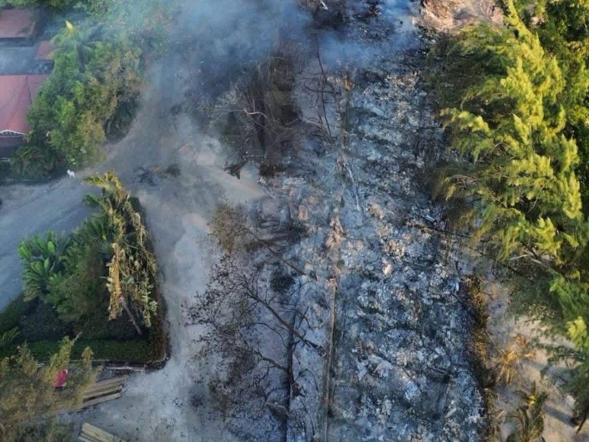 FOTOS: En medio de escombros queda famoso hotel de Roatán tras incendio