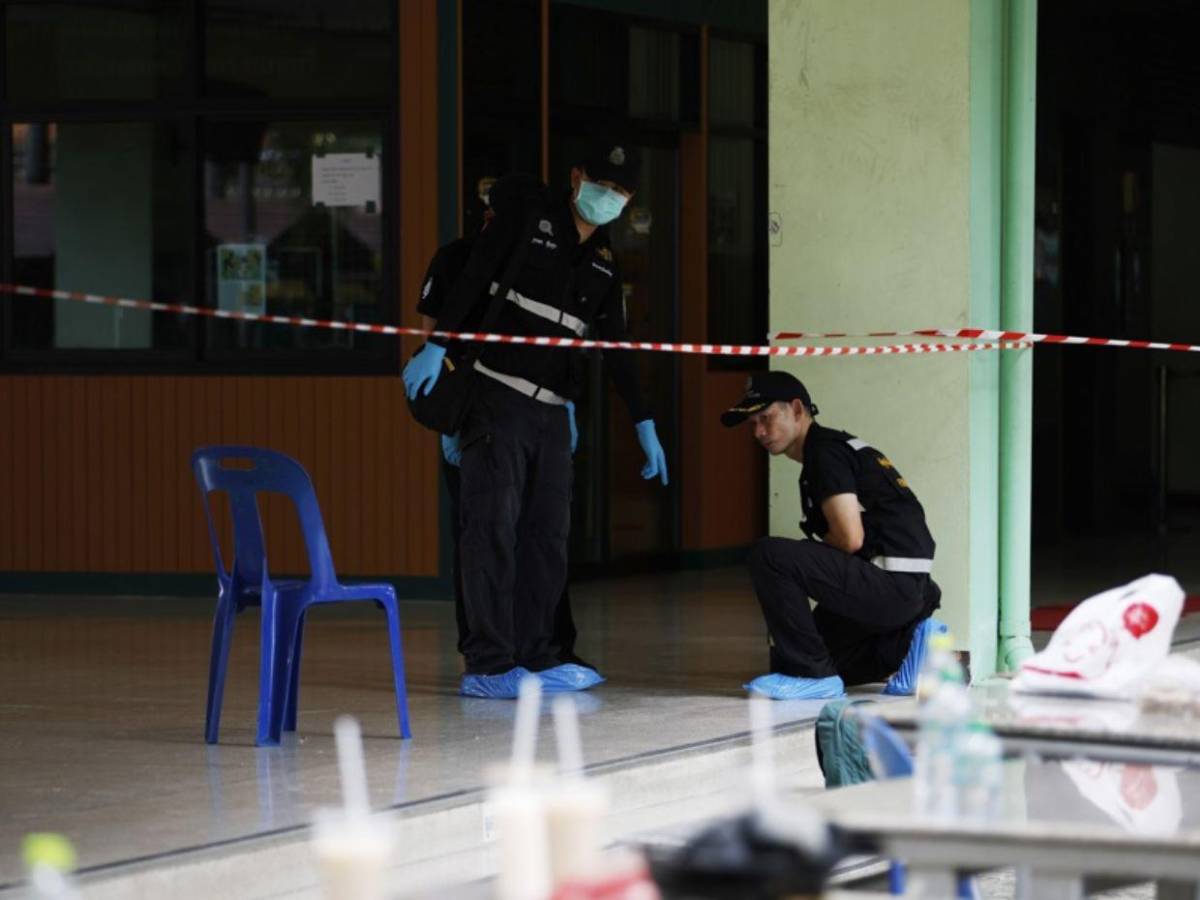 Mató a sus abuelos antes de asesinar a 6 personas en su escuela y quitarse la vida: tiroteo en Tailandia