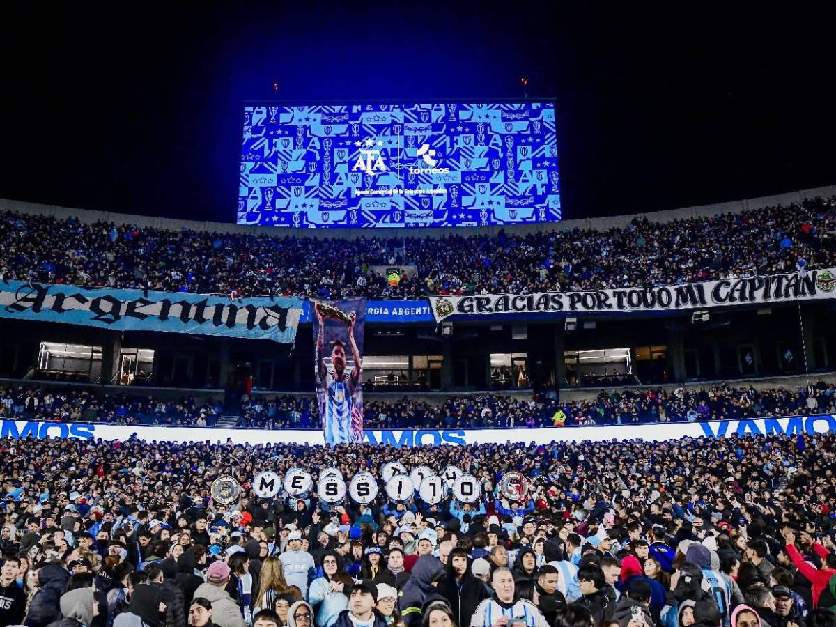 Llanto y linda despedida de su afición: Así fue el último partido eliminatorio de Messi en Argentina