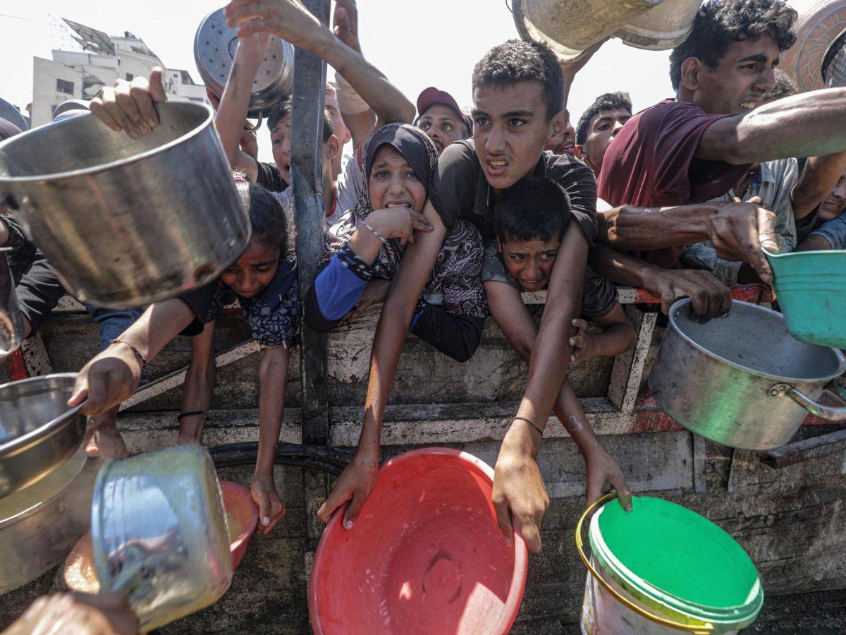 Desesperación y hambre: la lucha de los palestinos por conseguir comida en Gaza
