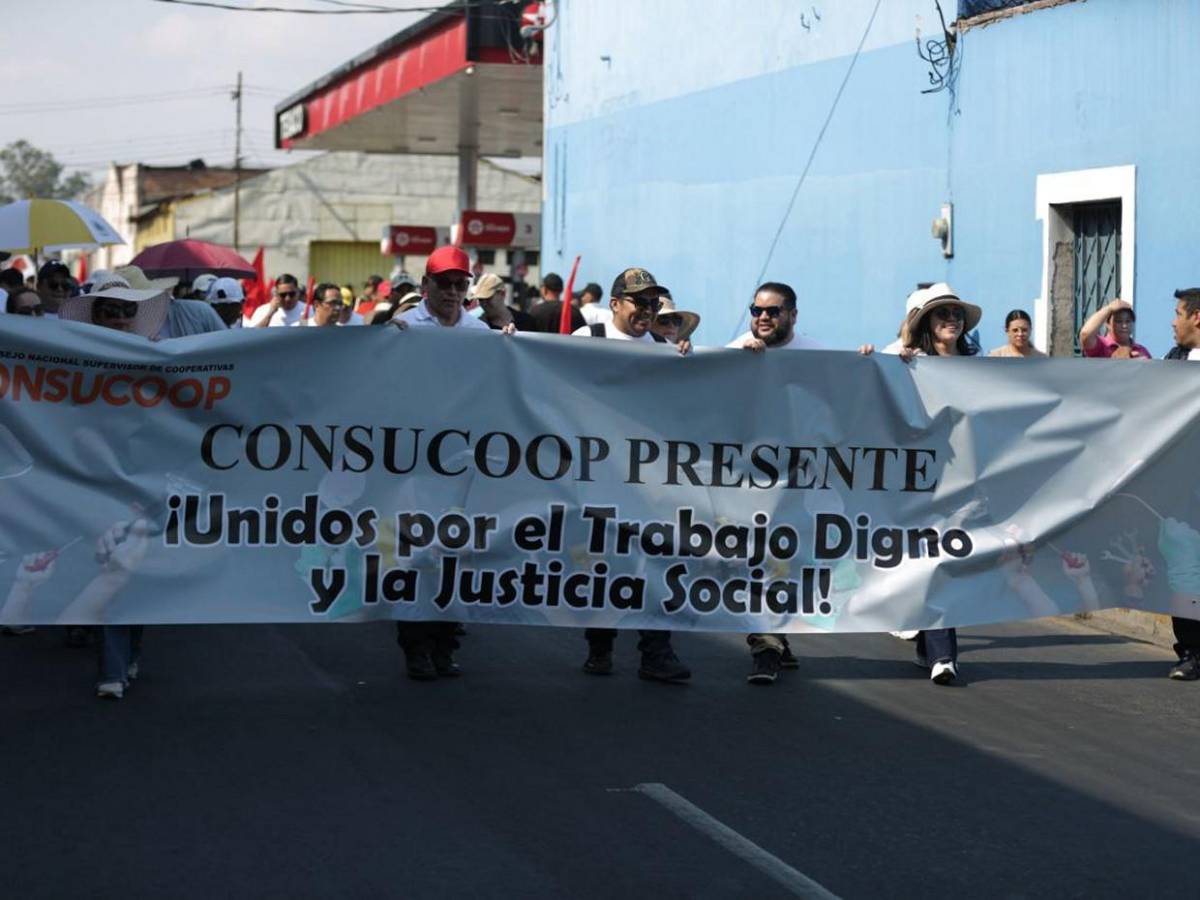 Sindicatos reclaman colectivamente mejoras laborales en Día del Trabajador