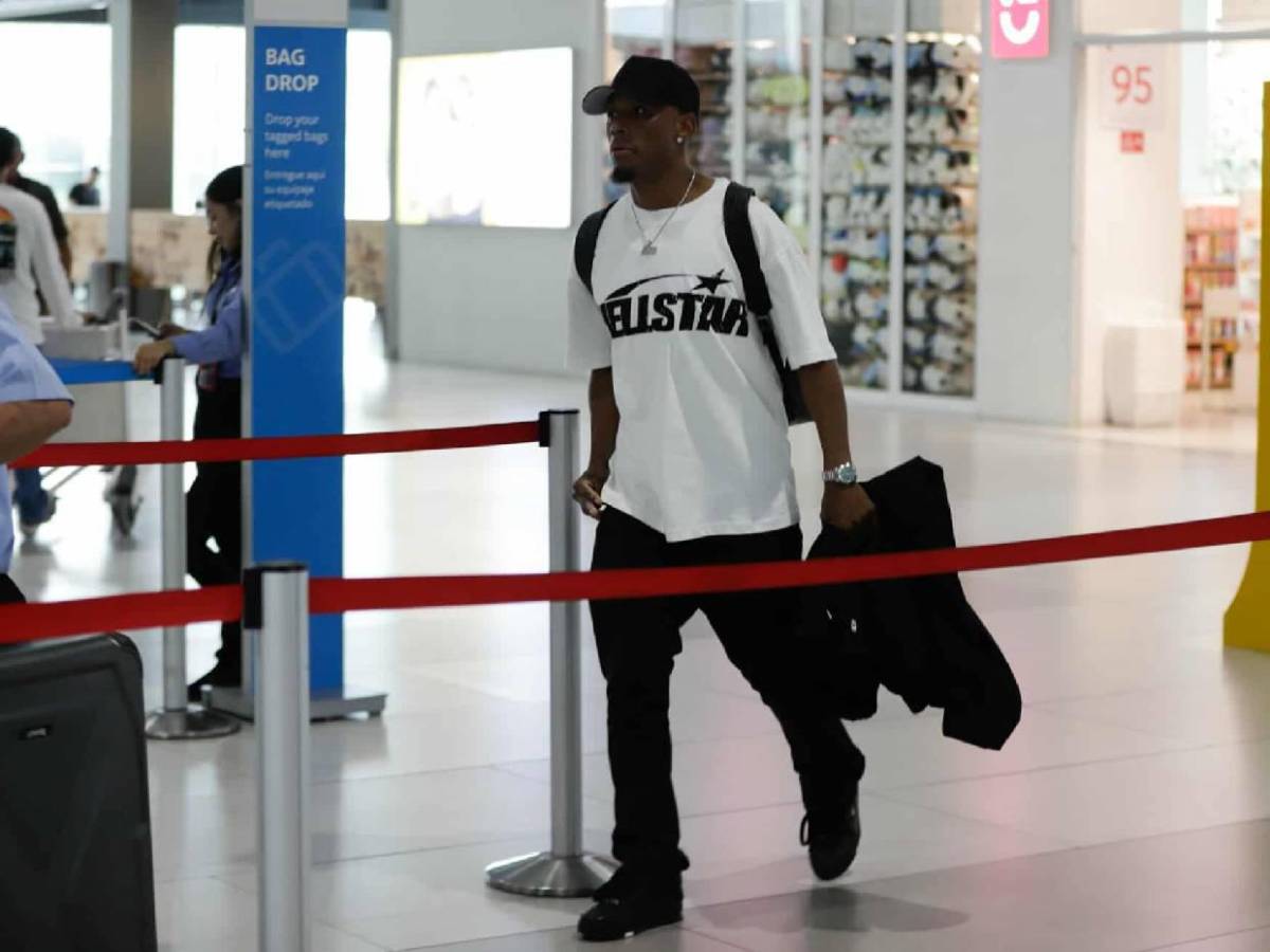 Julián junto a bella chica y Luis Palma solicitado: Legionarios viajan tras Honduras vs Nicaragua