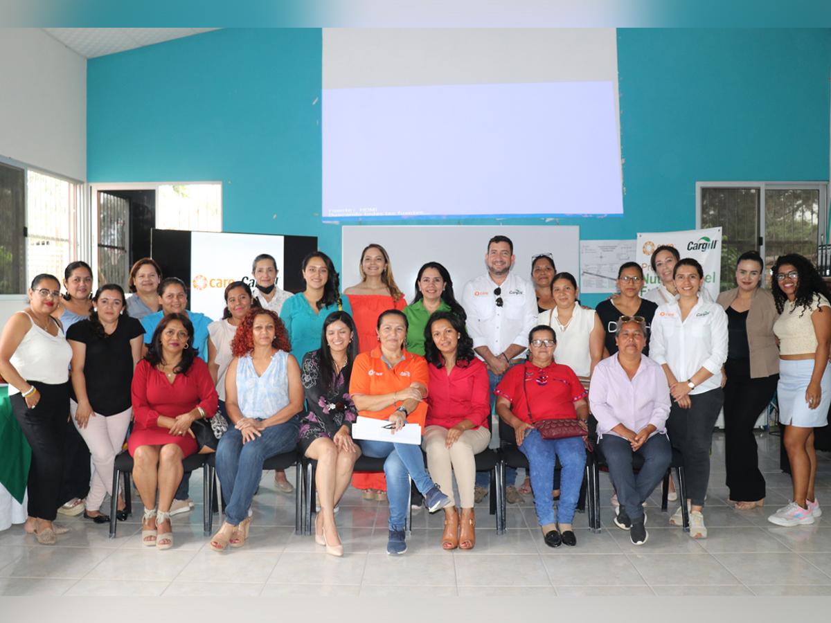 Participaron en el evento, el grupo de mujeres emprendedoras y los representantes de Cargill Honduras, CARE.