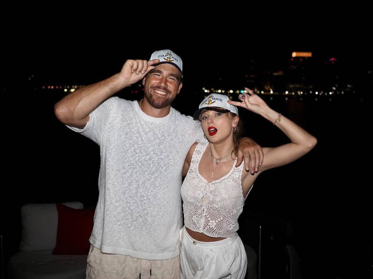 Rodeado de rosas y muy romántico: así le pidió matrimonio Travis Kelce a Taylor Swift