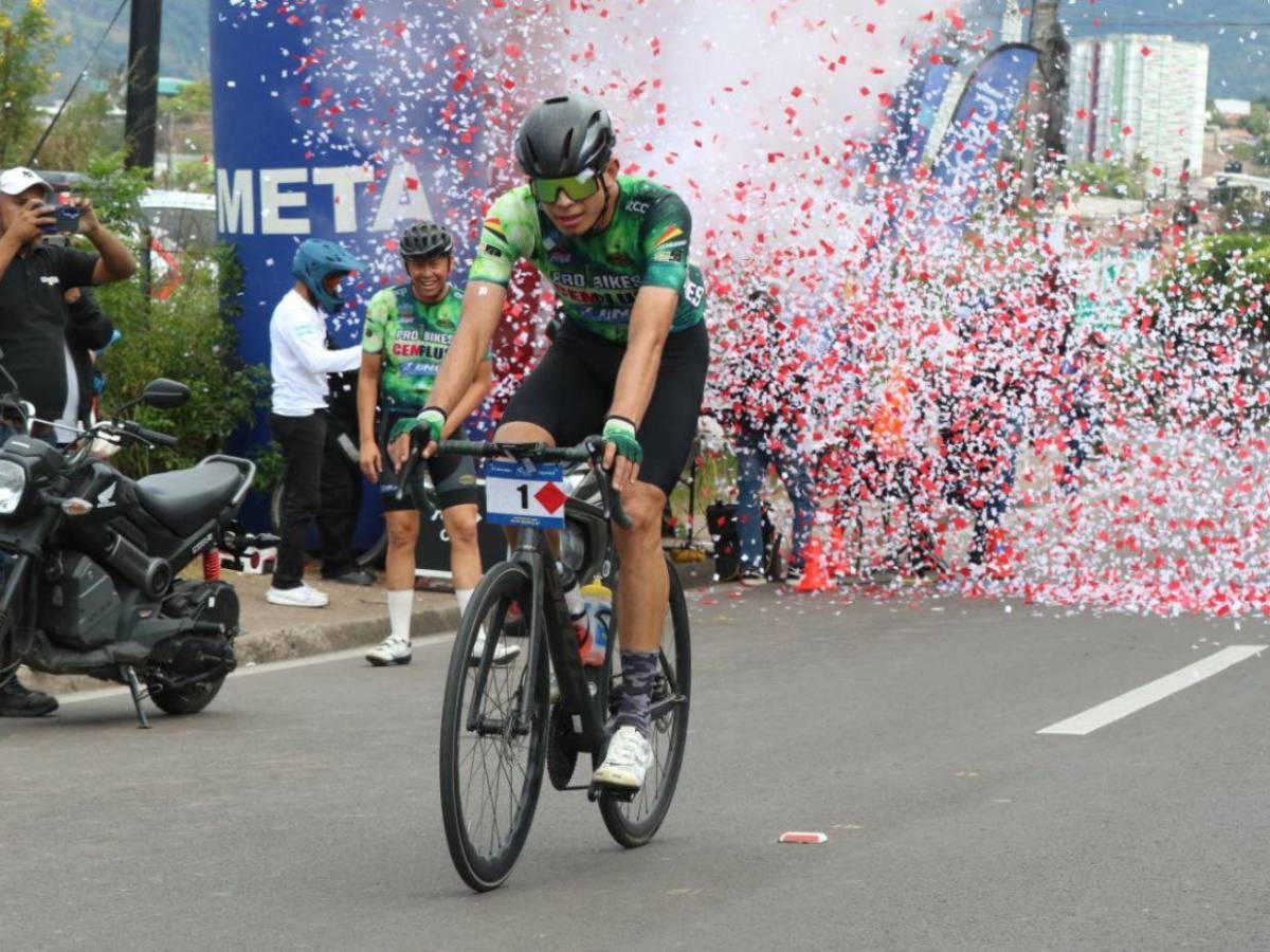 ¡Campeón! Héctor Menéndez es el ganador de la élite masculina en la Vuelta EL HERALDO 2025