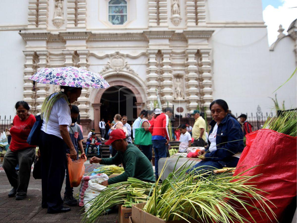 Con la tradicional venta de ramos: Así arranca la Semana Santa en Honduras
