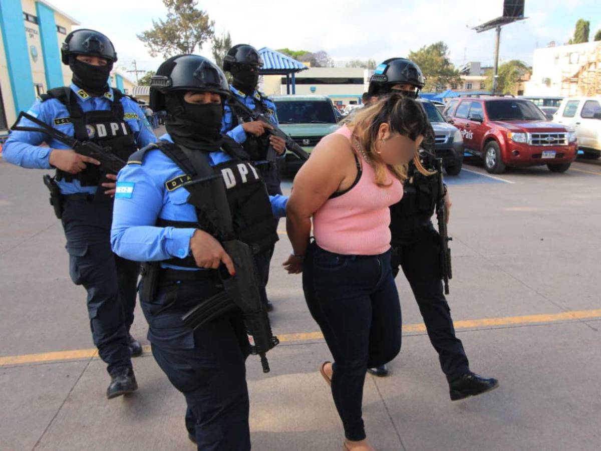 Cae La Santera, presunta pandillera que vigiló y entregó a joven para que lo mataran