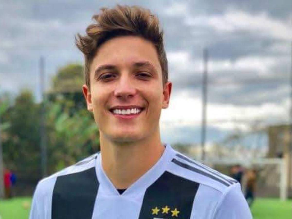 Juninho Manella sorprende al besar camiseta de Honduras tras su gol para Brasil