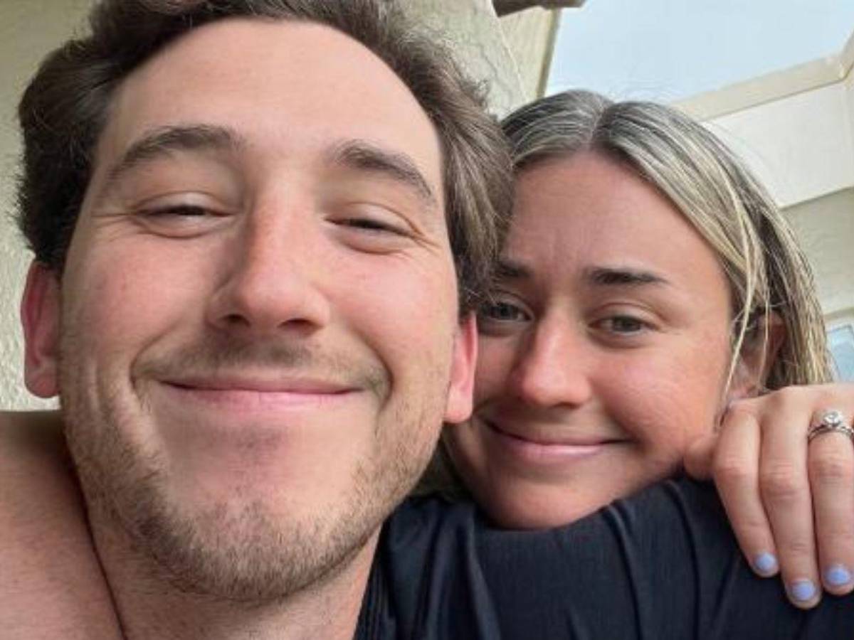 Turista muere alcanzado por rayo en playa de Florida durante luna de miel